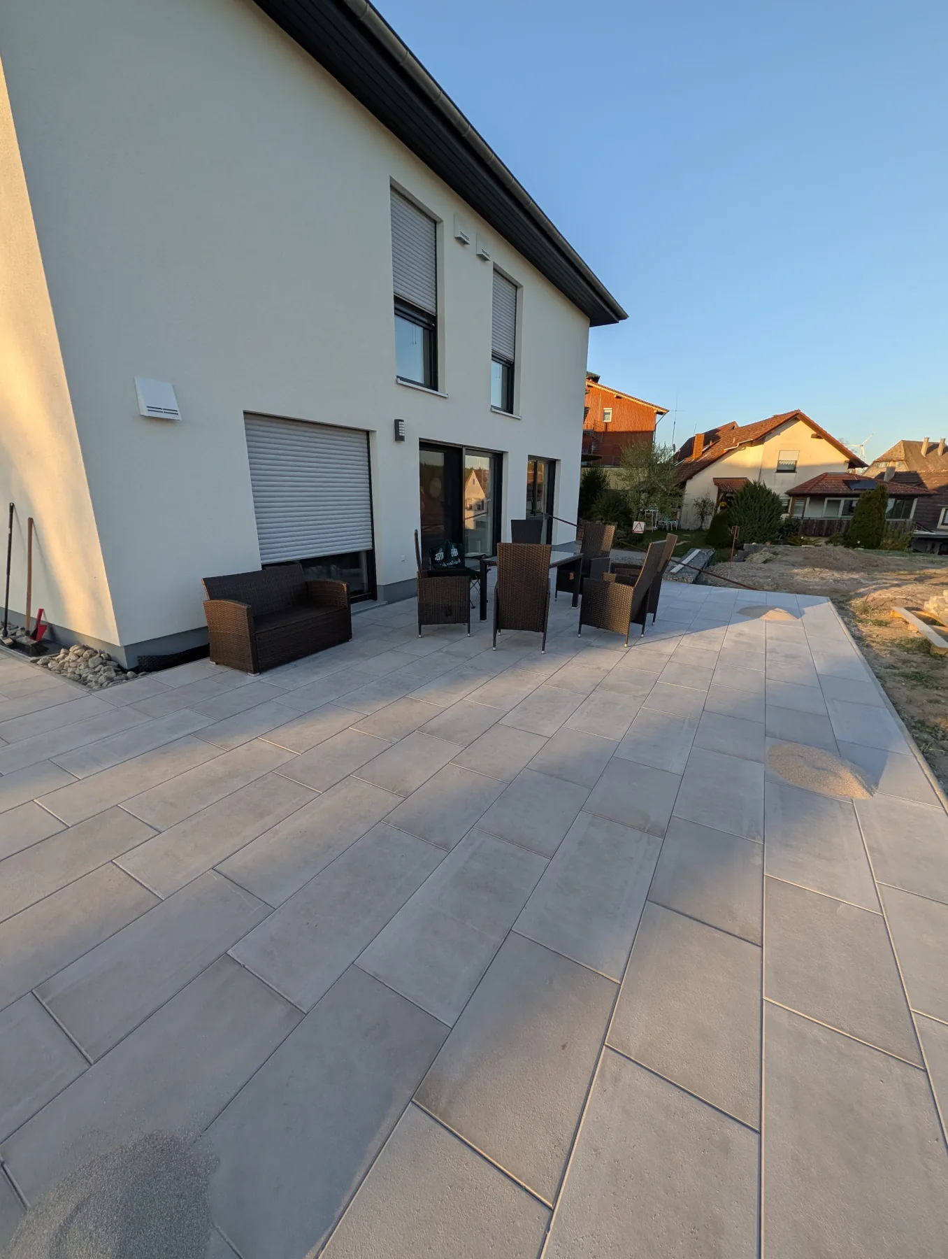 Neu angelegte Terrasse an einem Einfamilienhaus in Crailsheim